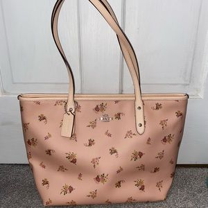 Coach City Zip Tote in Daisy Bundle Print Pink Multi